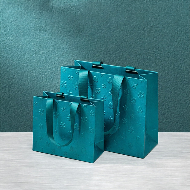 Personalized Paper Handbags for Cosmetic Gifts and Accessories