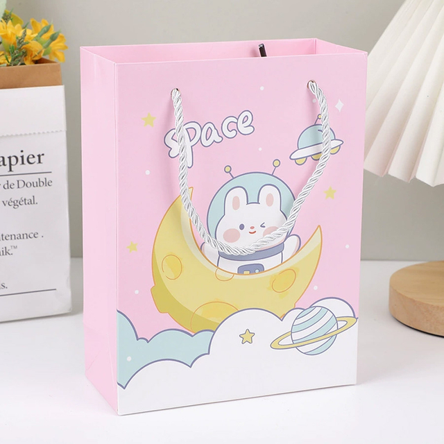 Stylish Kraft Paper Bags for Jewelry Storage and Presentation