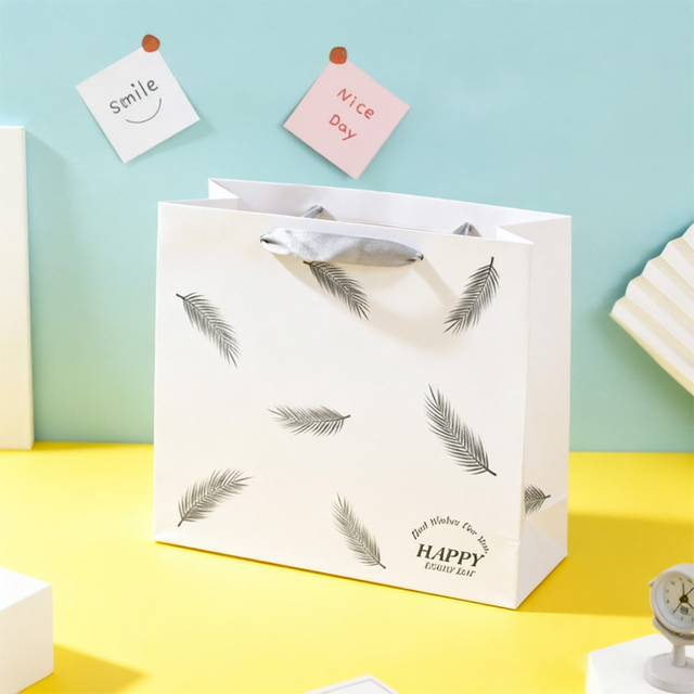 Stylish Custom Paper Hand Bags for Memorable Gift Giving