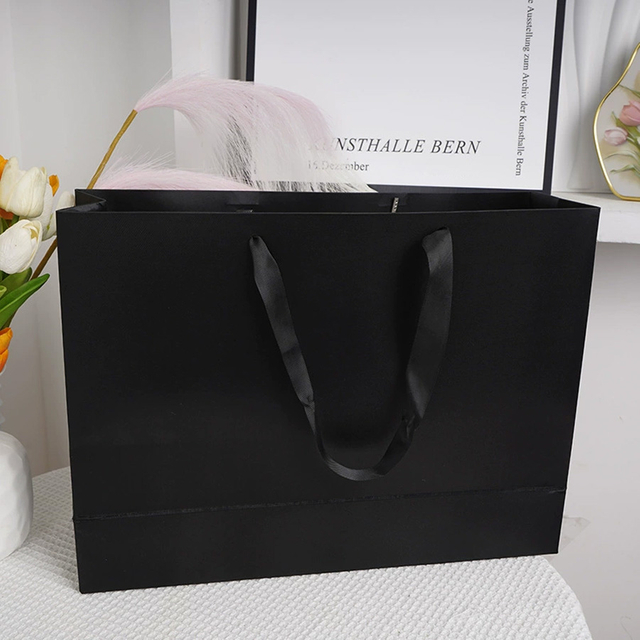 Personalized Paper Hand Bags for Cosmetic Products and Gifts